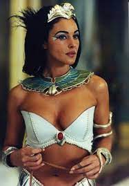 The egyptian queen cleopatra (monica bellucci) bets against the roman emperor, julius caesar (alain chabat), that she will be able to build a new palace in order to help and protect him, asterix (christian clavier) and obelix (gerard depardieu) accompany the old druid on his journey to egypt. Asterix And Obelix Mission Cleopatra Album On Imgur