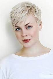 Beautiful Pixie Haircuts Celebrities And Their Look Frisuren Haarschnitt Kurzhaarfrisuren