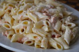 Salate i tranci di salmone da entrambi i lati e massaggiate con le mani 2, poi passateli nella farina sia da un lato che dall'altro 3. Pennette Panna Salmone E Pepe Rosa