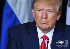 トランプ大統領です。 （米大統領の年俸は40万米ドル（約4500万円）と決められていたのだが、 トランプ氏はこれを辞退し、たった1ドルという年俸を受け取っているのである （2016年11月14日付け bbcニュース) こんなリーダー 他にいますか？ ãã©ã³ãå¤§çµ±é  åé¨å'çºèã¨ã®é¢ä¼ã'è¦æ ä¼ãæ¨©å©ãã åç2æ å½éãã¥ã¼ã¹ Afpbb News