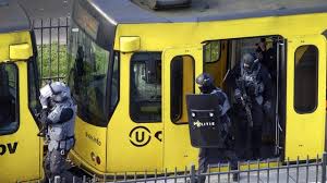 Hollanda'da türk asıllı gökmen tanış'ın tramwayda düzenlediği silahlı saldırı sonrası ülkede müslümanlara karşı bir tavır alındı mı? Utrecht Shooting Police Issue Photo And Name Suspect As Gokmen Tanis After Deadly Tram Attack The Independent The Independent