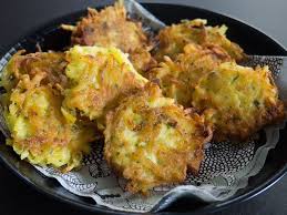 Faire cuire les pommes de terre non épluchées. Grumbeerekiechle Les Galettes De Pommes De Terre Alsaciennes Je Vais Vous Cuisiner