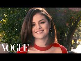 لم يتأخر ردّ النجمة سيلينا غوميز selena gomez على حبيبها السابق النجم جاستن بيبر justin bieber بعد تصريحه بحبه لها عبر صفحته على انستقرام. 73 Questions With Selena Gomez Vogue Youtube