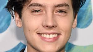 Patricio castillo is a singer, vocal actor, performer, composer and songwriter originally from chile. Tras Un Ano De Solteria Cole Sprouse Ya Tiene Nueva Novia Y Es Una Joven Modelo Puro Show