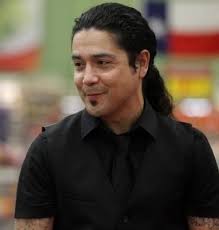 How selena quintanilla and chris perez met, fell in love, and secretly married despite her father there's more to selena quintanilla and chris perez's love story than what you see on the screen. Who Is Chris Perez Dating Chris Perez Girlfriend Wife