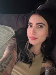 I miss going outside especially to the beach 😢 Mind to take me out for a  date? 🫣