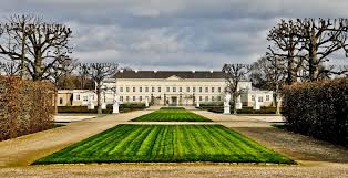 Royal garden is the largest residential building in height of brazil, at 140 metres and 42 floors, according to list of skyscrapers in brazi. Royal Gardens Of Herrenhausen Hannover Germany Only By Land