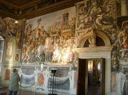 Il palazzo è un'opera del michelozzo, commissionata dal patriarca delle fortune dei medici, cosimo il vecchio.in un primo momento cosimo aveva chiesto un progetto a brunelleschi, ma, essendo un fine uomo politico, lo scartò per la sua troppa magnificenza che avrebbe senz'altro scatenato le invidie dei concittadini (riporta il vasari che il progetto era troppo suntuoso e magnifico, anche se. Museum Of Palazzo Vecchio Florence Italy Itineraries Through History