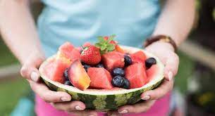 Zum obst mit wenig fruchtzucker zählen auch cranberries, allerdings nur in ihrer natürlichen form. Obst Mit Wenig Fruchtzucker Hier Darfst Du Zulangen We Go Wild