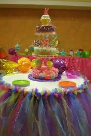 Candyland Themed Baby Shower Colorful Table Skirt And Candyland Themed Cake Babyshower Candy Themed Baby Shower Candy Themed Party Candy Land Birthday Party
