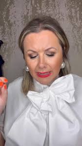 Lunchtime lift today, Sandra is showcasing one of her handbag essentials  that we have got for you along with an amazing kit❤️, Shop Now , Elizabeth  Arden Kit