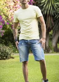 Très discrète depuis le début de la diffusion de 10 couples parfaits, elle a choisi de. 10 Couples Parfaits Marion Sexy Elle Pose Topless Sur Instagram Photo