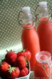 Coli S Kitchen Hier Sind Die Krumel Los Frischer Erdbeerlikor Bringt Farbe In Jede Fete Erdbeerlikor Eierlikor Selber Machen Rezept Erdbeer Schnaps