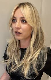 See more ideas about kaley cuoco hair, short hair styles, hair cuts. Kaley Cuoco Long Waves With Bangs Kaley Cuoco Hair Balayage Hair Blonde Long Gray Hair