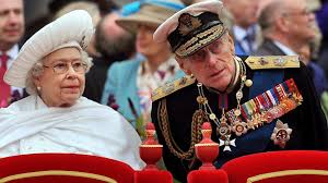 Felipe, duque de edimburgo y príncipe consorte del reino unido, con su esposa la reina isabel ii del reino unido.la nacion. 2yf Vuqqsx3w4m