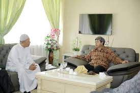 Yb dato' timbalan menteri besar memenuhi jemputan ke muzium perang kota bharu. Sultan Selangor Ziarah Mb Kelantan