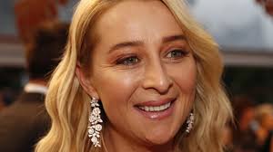 Beginning her career in the television series five mile creek in the mid 1980s, keddie received wide. Asher Keddie Opens Up About Fame After Offspring Mortifying Beauty Trends