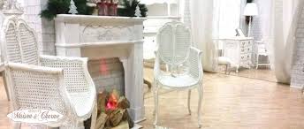 Dagli anni '80, quando fu coniato il termine dalla rivista the world of interiors, questa tendenza si è affermata nei settori della moda. Mobili In Stile Shabby Chic E Arredamento Provenzale Su Roma Shanty Design Shanty Design