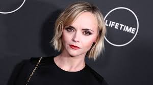 The casper star, 41, announced on instagram on tuesday that she is pregnant with her second child by posting a sonogram picture. Christina Ricci Sieht Abgemagert Und Ungesund Aus Promiflash De