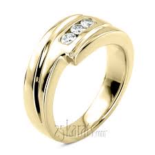 Here's what you should know when shopping for the right wedding ring do you want diamonds? Men S Diamond Rings Wedding Bands And Rings For Men By 25karats Com