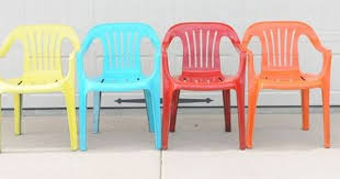 Bring New Life To Your Old Plastic Chairs With Krylon Spray Paint Plastic Chair Backyard Chairs Painting Plastic Chairs