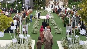 Gedung sate adalah bangunan bersejarah yang kini digunakan sebagai daya tarik yang dimiliki oleh gedung putih milik bandung ini selain ornament 6 tusuk sate yang ada di atas menara sentral juga ada hal lainnya lagi. Wedding Reception At Gedong Putih Bandung Youtube