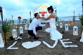 Teklifin baş başa ya da kalabalık bir ortamda yapılması konusundaki tercihini anlamaya çalış. Mersin Evlilik Teklifi Paketleri Fiyatlari Organizasyon Mekanlari