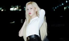 Eunha is teased by the rest of gfriend for being so short. Gfriend S Eunha Currently Promoting With Eyepatch Due To Corneal Inflammation Allkpop