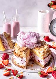 Ich backe wirklich sehr gern und hab in der familie auch immer gute abnehmer dafür! Himmelstorte Mit Erdbeeren Emma S Lieblingsstucke