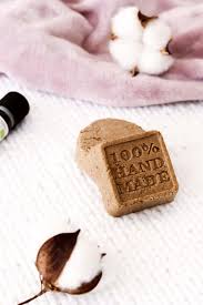 Faire Soi Meme Son Shampoing Solide J Ai Teste Manayin Recette Shampoing Solide Shampoing Fait Maison Faire Son Shampoing