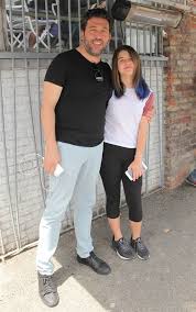Çiftin kızları duru'nun velayeti, anne emine ün'e ve emre kınay'ın eski eşine aylık 2 bin tl nafaka vermesine karar verildi. Emine Un Kac Cocugu Var