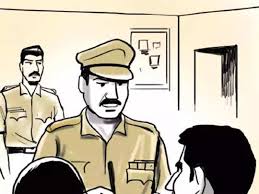 UP news: UP News: बेटे को थाने ले गई पुलिस, कारण पूछने गए बुजुर्ग मां-बाप  को पीटा, सीएम से शिकायत - greater noida elderly couple beaten by cops in  police station |