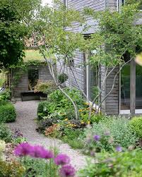 Ein Schweizer Garten Auf Instagram Mai Du Hast Noch Zwei Tage Zeit Die Kalte Und Den Vielen Regen Wett Zu Machen In 2020 Garten Ein Schweizer Garten Garten Planen
