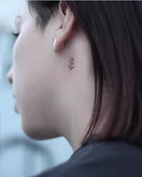 Adorn yourself with these striking tattoos inspired by nature as featured in the observer magazine, buzzfeed, notcot, design crush and many more. Tiny Fern Leaf Tattoo On The Neck Tattoogrid Net