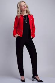 Notre nouveau combo préféré est l'association d'un jean et d'un petit top, alors on a décidé de rassembler nos tops préférés pour un #ootn qui fera l'unanimité. Quels Vetements Et Quelles Couleurs Porter Avec Votre Blazer Rouge Mademoiselle Grenade