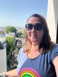 It's finally here ! Sheds in Paris day! ❤️🌈🕺🏻 If you are going tonight,  I'll be the one in the neon rainbow t-shirt and a pocket full of these to  share the