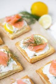 Lachs Blatterteig Happchen Aus 4 Zutaten Kochkarussell Rezept Lachs Im Blatterteig Rezepte Fingerfood