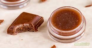 Bienenwachsperlen, kokosöl, sheabutter und bei bedarf ätherisches öl. Pflegender Lippenbalsam Fur Schokoladenliebhaber