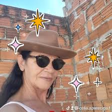 Onde tu conheceu esse cara, minha filha???