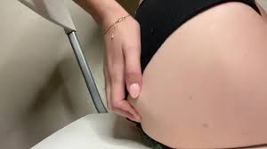 Giantess PFX: Giantness butt crushes man - ThisVid.com