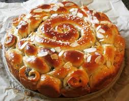 Osterbrot Mit Rosinenzopf Und Zweierlei Fullung Kochen Backen Leicht Gemacht Mit Schritt Fur Schritt Bildern Von Mit Slava Rezept Kochen Und Backen Backen Lebensmittel Essen