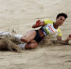 Mit 14 jahren entdeckte sie die leichtathletik für sich und zeichnete sich bald im sprint und im weitsprung aus. Weitsprung Aktuelle News Bilder Nachrichten Welt