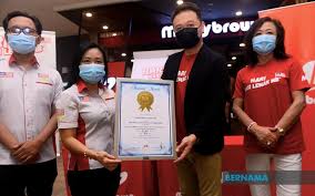 Shangri la museum of islamic art, culture & design. Bernama Marrybrown Earns Malaysia Book Of Records Nasi Lemak Title