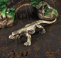 Vintage Ancient Dragon Komodo Lizard Brass Statue Creative Desk Decor D158  Metal Casting with Engraving Technique