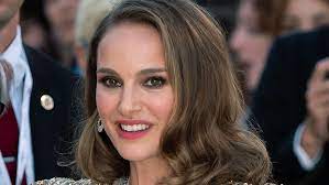 Natalie portman is an acclaimed and award winning actress, producer and director. Natalie Portman Seltener Schnappschuss Mit Ihren Kids Aleph Und Amalia