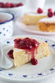 Ostkaka Schwedischer Kasekuchen Genius Rezeptwelt Rezept In 2020 Einfacher Nachtisch Skandinavische Desserts Schwedische Rezepte