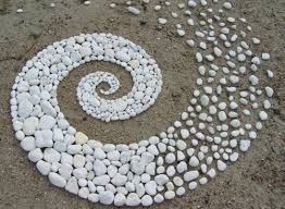 land art jardin con piedras arte al aire libre decoracion con piedras