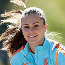 She is a huge fan of ronaldo as she is very much motivated by his playing style and she adores it. Lieke Martens