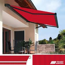 Beim markisenmaterial und der farbe sollten sie ebenfalls mehrere faktoren beachten. Mit Einem Knalligen Rot Schaffen Wir Einen Blickfang Markise Markise Fur Balkon Blickfang