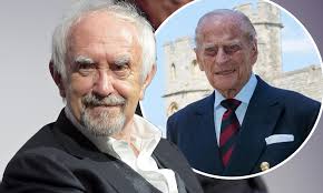 Und ihrem mann, prinz philip. The Crown Jonathan Pryce 73 To Play Prince Philip Daily Mail Online